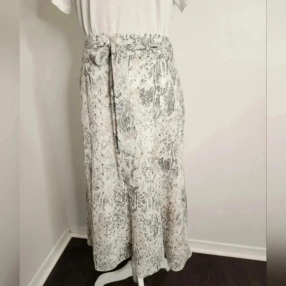 Chico's Petite Faux-Snakeskin print midi skirt size 1P (8P) NWT - Picture 14 of 14